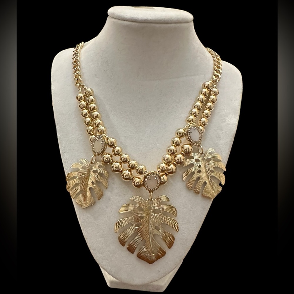 RARE LILLY PULITZER BANANA LEAF NECKLACE NWT